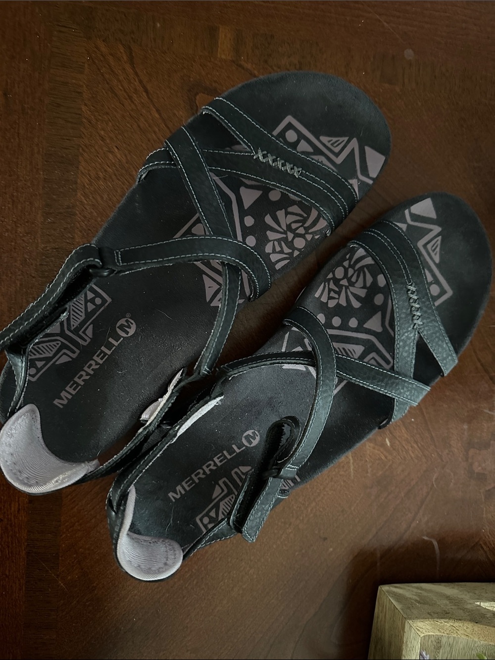 Merrell Black Strappy Sandals with Gray Patterned Footbeds